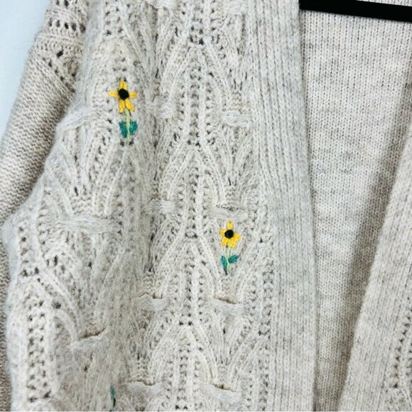 Lush Wool Blend Oatmeal Embroidered Floral Knit Cardigan Sweater Women size L - Picture 7 of 13